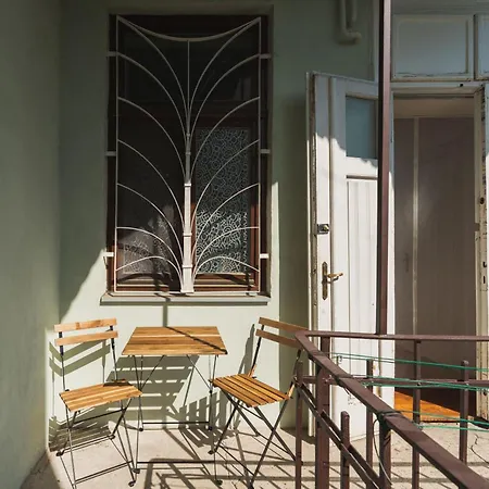 Classic Old Town With Private Balcony Apartmán