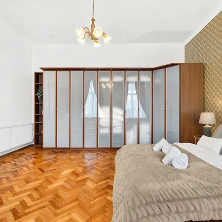Classic Old Town With Private Balcony Apartmán *