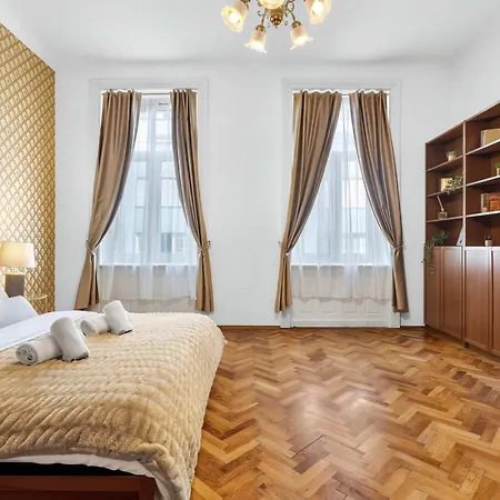 Classic Old Town With Private Balcony Apartmán *