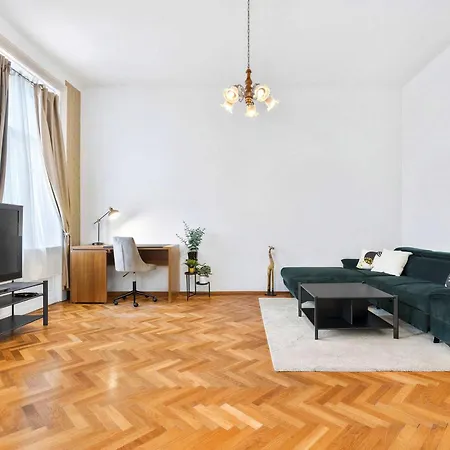 Classic Old Town With Private Balcony Apartmán *