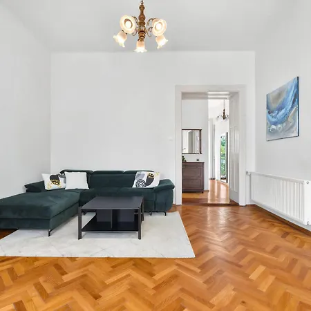 Apartmán Classic Old Town With Private Balcony *