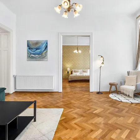 Classic Old Town With Private Balcony Apartmán