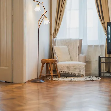 Apartmán Classic Old Town With Private Balcony