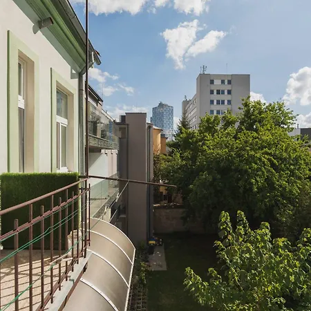 Classic Old Town With Private Balcony Apartmán