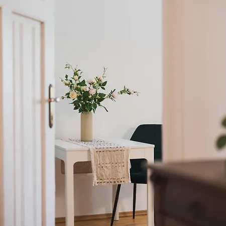 Classic Old Town With Private Balcony Apartmán
